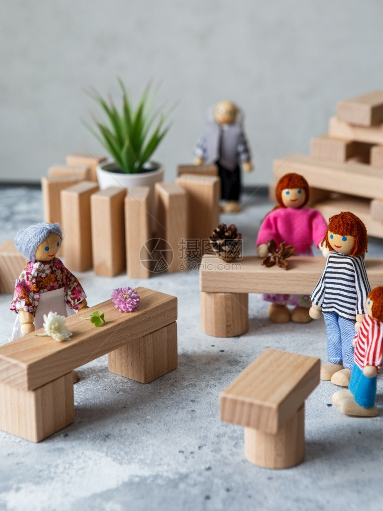 手动的创造力利用以可持续木材制造的生态块建制建筑用于儿童心理发育和教蒙特索里玩具精神的图片