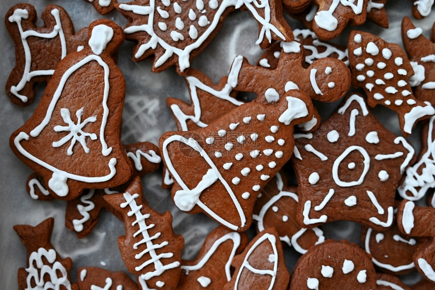 家装饰风格棕色的圣诞糖果漂亮的手工装饰传统捷克圣诞姜饼和糖霜图片