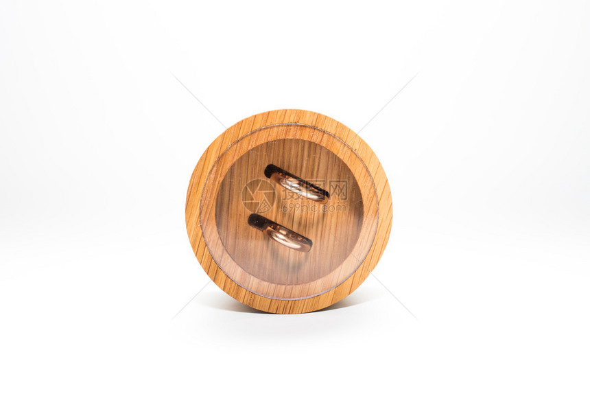 情人节拉脱维亚语优雅里加市手制木环盒和金戒指2019年5月日旅行照片图片