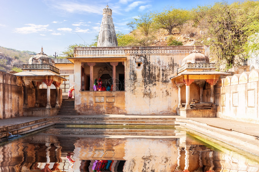 印度教崇拜旅行拉贾斯坦邦斋浦尔著名的朝圣者中心猴庙的加尔塔昆德印度拉贾斯坦邦斋浦尔著名的朝圣者中心猴庙的加尔塔昆德图片