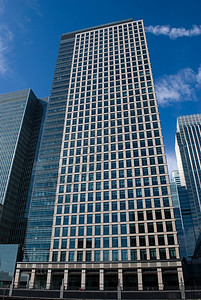 伦敦人金融区著名的摩天大厦CanaryWharf城市角度地标总部高清图片素材