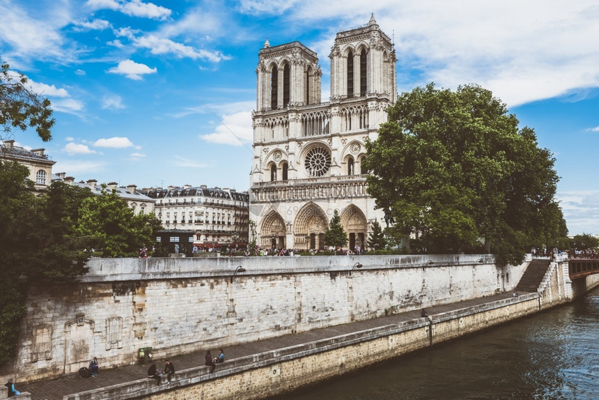 巴黎圣母教堂和塞纳河被过滤的图象贵妇人巴黎欧洲图片