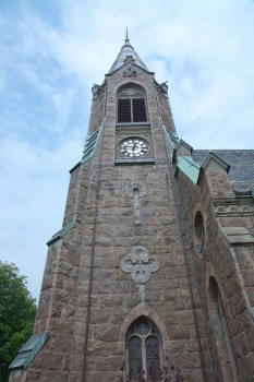 1892年瑞典福尔肯贝格用玫瑰窗户建造的新哥特式法尔肯堡教堂正面建筑的框架图片