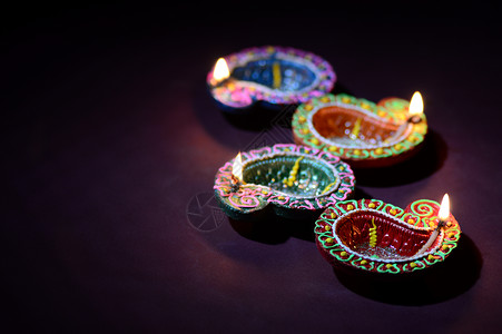 精神迪瓦利庆典期间点亮的彩色粘土Diya灯贺卡设计印度光节名为Diwali印度人文化火高清图片素材