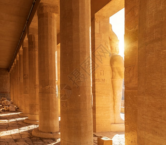 法老埃及Hatshepsut的摩托寺院上阳台柱埃及古老的哈特谢普苏遗产高清图片素材