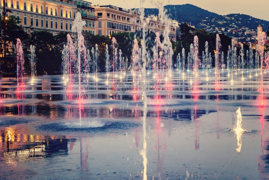 欧洲法国尼斯马塞纳广场著名喷泉夜景图片反射建筑学图片