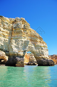 海浪岸线岩石悬崖拱门马林哈海滩葡萄牙旅行图片