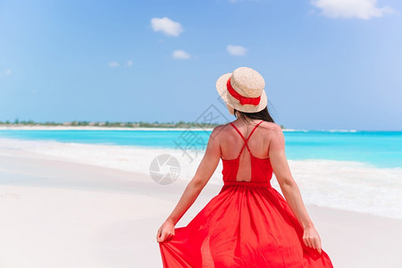 海边度假的女人海岸高清图片素材