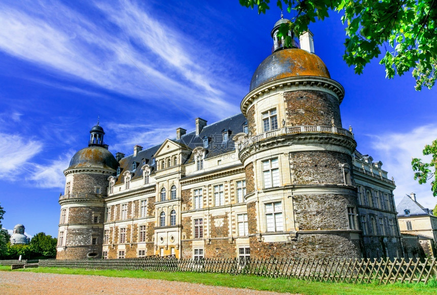 天空塞兰特城堡法国卢瓦尔河谷的中世纪古堡遗产如画图片