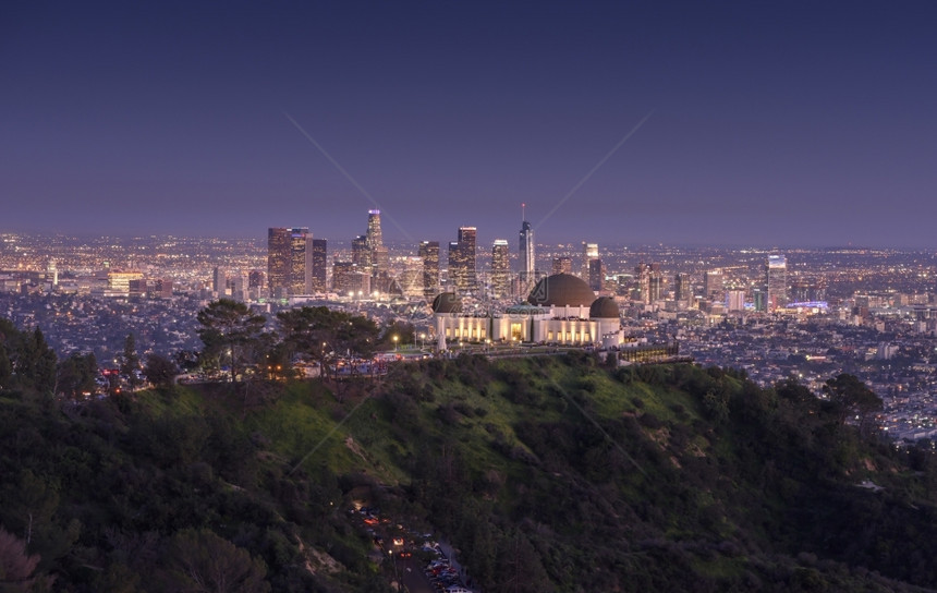 美国日落区格里菲斯天文台和洛杉矶市中心晚上图片