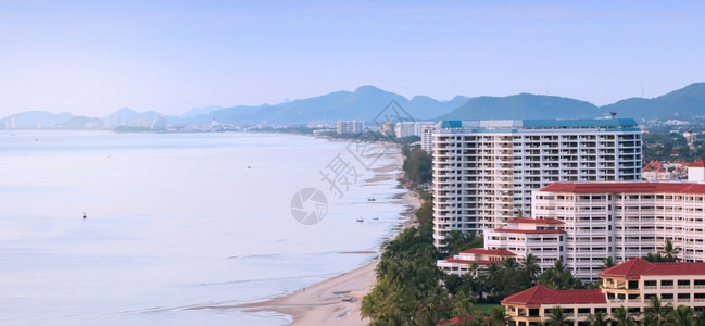 巴蜀海洋夏季华欣滩和现代度假胜地镇的空中景象泰国最顶级旅游景点天线图片