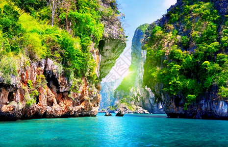 美丽的纸泰国MayaBayKrabi的绿水笏图片
