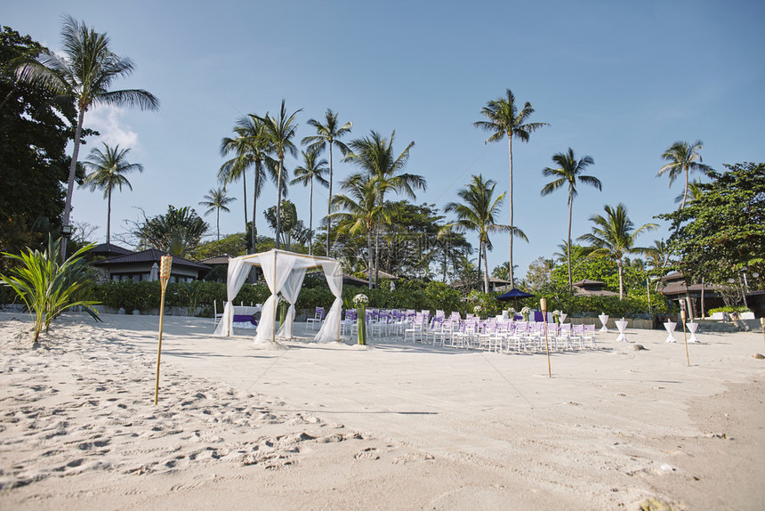 海滩婚礼场地布置图片