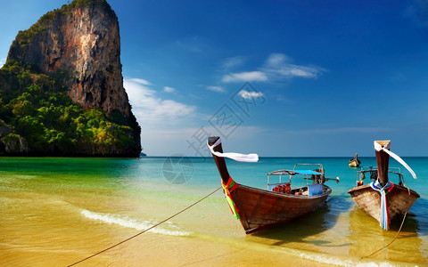 泰国Krabi绿水中的长尾船景观户外传统高清图片