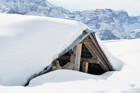 冬季雪景木屋风光图片