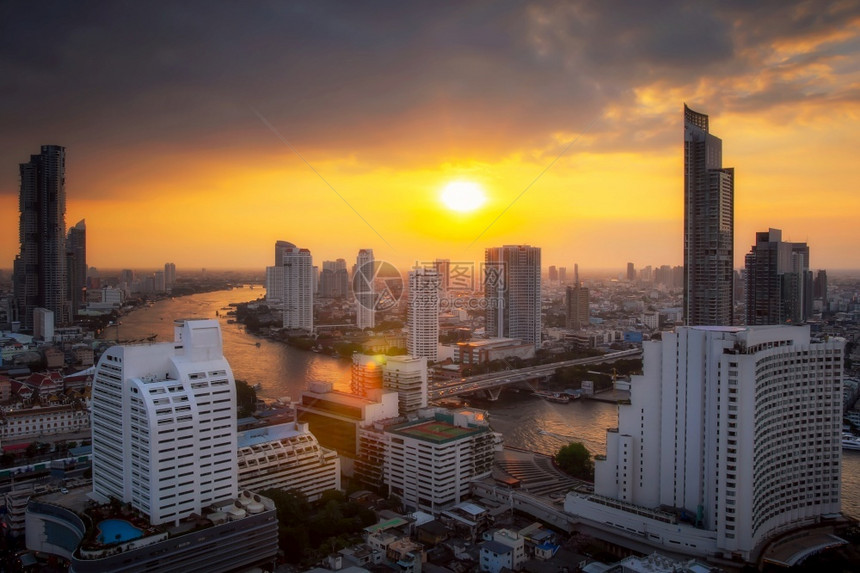旅行郑信2018年底日落时曼谷市风景观泰国曼谷天线披耶图片