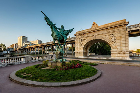 法国巴黎明BirHakeim桥重生法国雕像河哈基姆旅游图片
