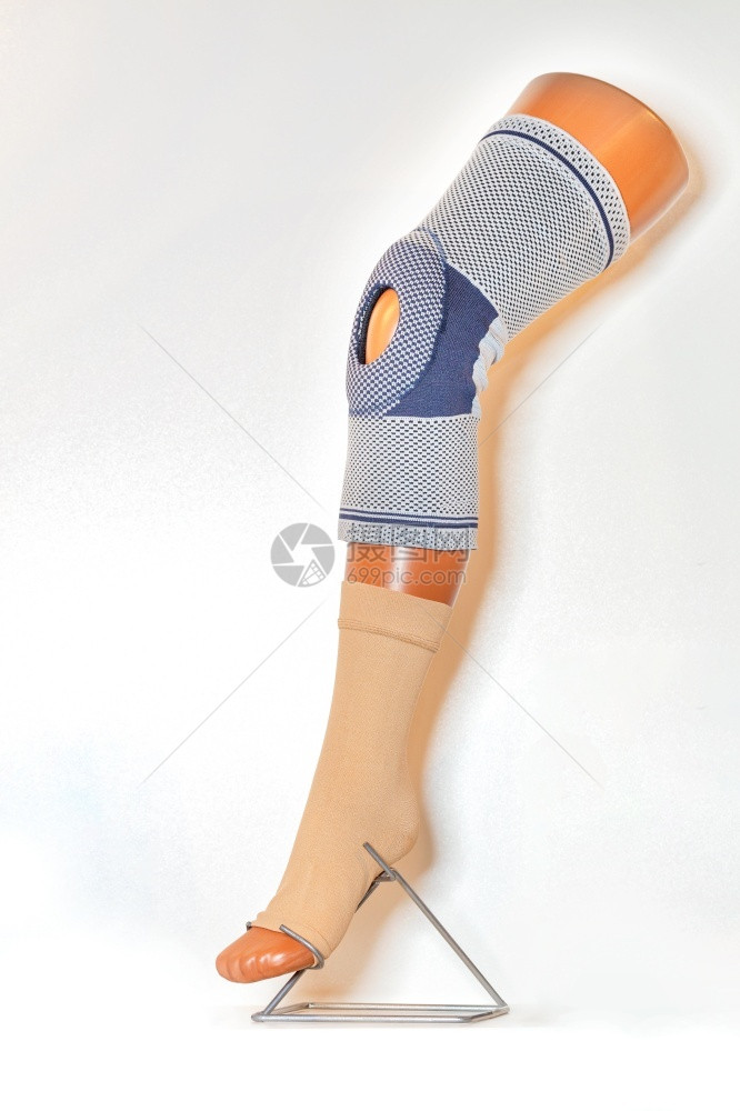 一种疼痛假人腿上的膝盖支架以防止在工作场所和运动期间发生关节和伤害假人腿上的膝套架以稳定和减轻关节的创伤复原图片