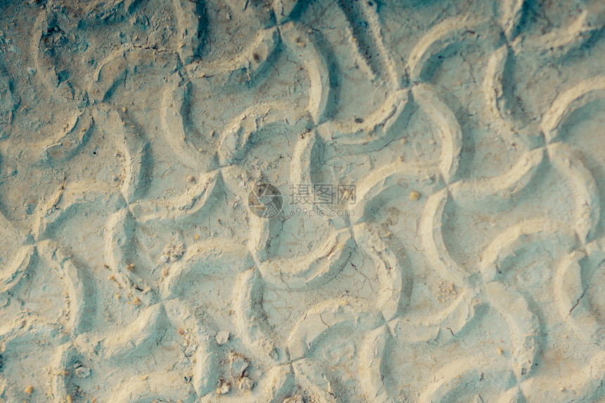 打印具体的混凝土上轮胎轨迹印作为抽象的泥板纹理染色图片