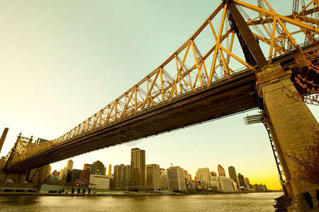 美国纽约州市曼哈顿东河皇后区伯罗大桥联合的悬臂昆斯伯勒图片
