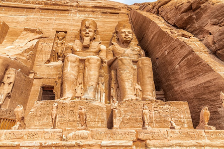 辛贝尔东AbuSimbel埃及Rameses第二寺庙的雕像世界地标高清图片素材