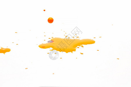 液体橙色水滴喷洒在白背景上花橙子图片