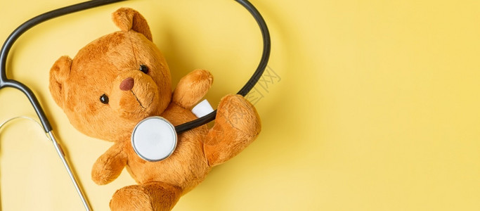听诊器与玩具熊泰迪熊高清图片素材
