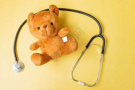 听诊器与玩具熊玩具娃娃高清图片素材
