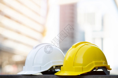 设施仓库建筑和重工业的安全头盔用于建筑和重工业保护图片