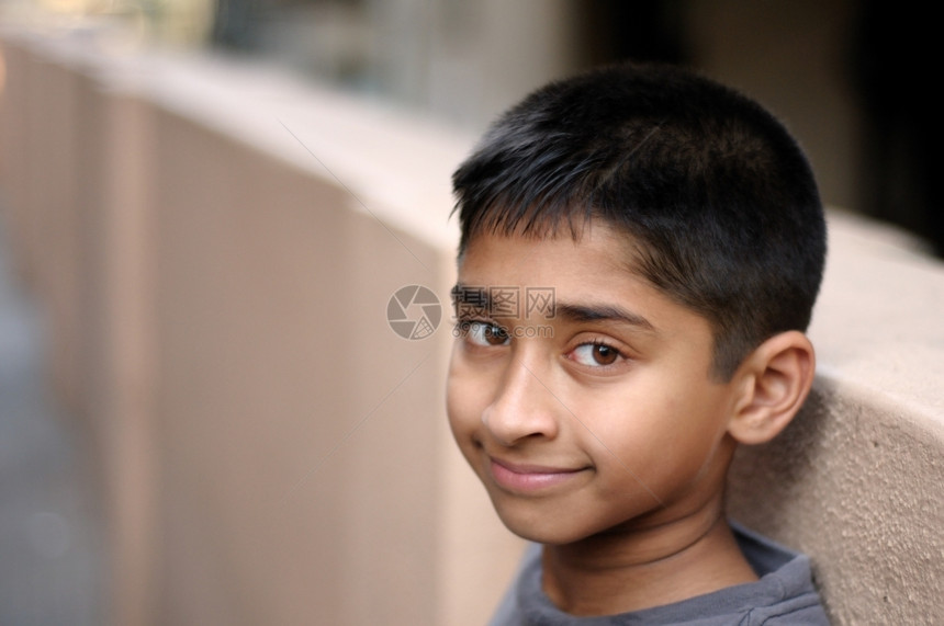 英俊的印度男孩图片