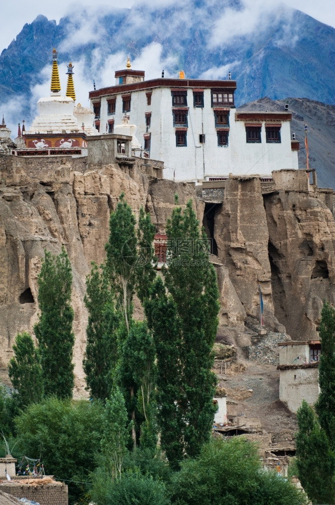 禅印度人Hymalaya高地LadakhLamayuruGompa的拉马尤鲁修道院寺庙佛教传统亚洲人图片