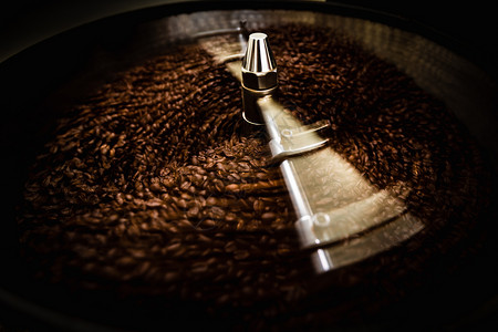 机器搅拌咖啡豆图片