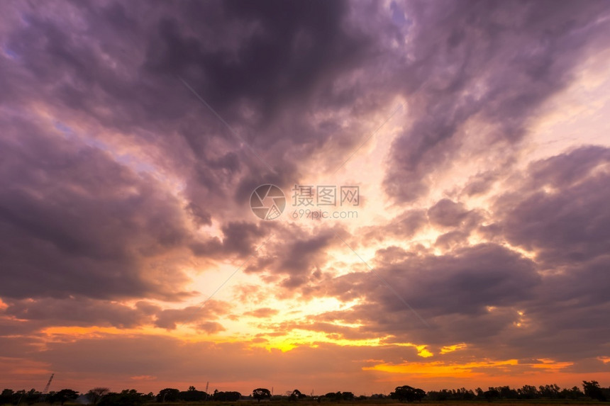 乡村或海滩多彩云的日落天空蓝色亮明的黄昏天空气背景晴观蓝色的图片