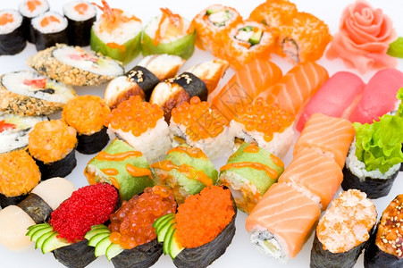 大量的日本寿司生鱼片和卷劳斯莱传统的波德希瓦洛夫图片