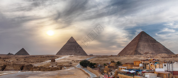 吉萨大金字塔城镇全景吉萨大金字塔城镇全景过去的目地非洲图片