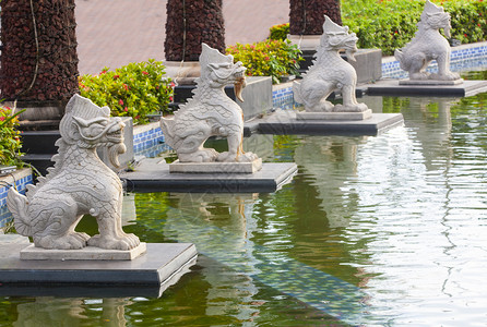 亚洲人青铜泰国海南岛三亚的狮子雕塑地标高清图片素材