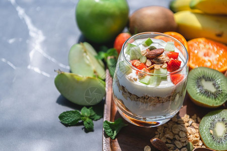 粮食特写营养酸奶桌上有许多水果食品美和饮料概念有机甜点主题饮食薄荷图片