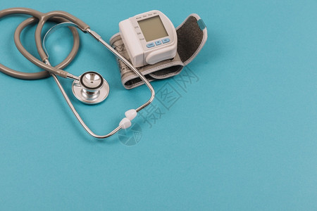 听诊器与血压仪图片