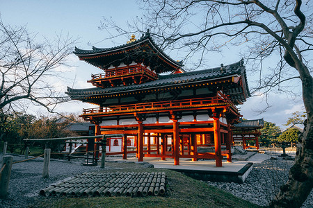 宇治平等院神道花园池塘日本京都Uji市著名的佛教寺庙比约多安的凤凰宫大厦背景