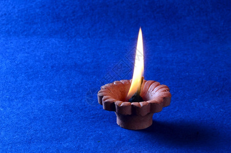 戴瓦利庆典期间点燃的Claydiya灯声欢迎卡片设计印度光节叫做Diwali和平迪亚油地区高清图片素材