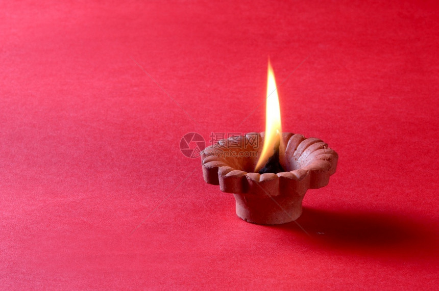 印度教戴瓦利庆典期间点燃的Claydiya灯声欢迎卡片设计印度光节叫做Diwali装饰祷告图片