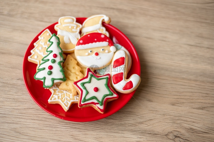 圣诞快乐自制饼干在木桌背景Xmas派对节假日和新年快乐概念圣诞节曲奇饼准备图片