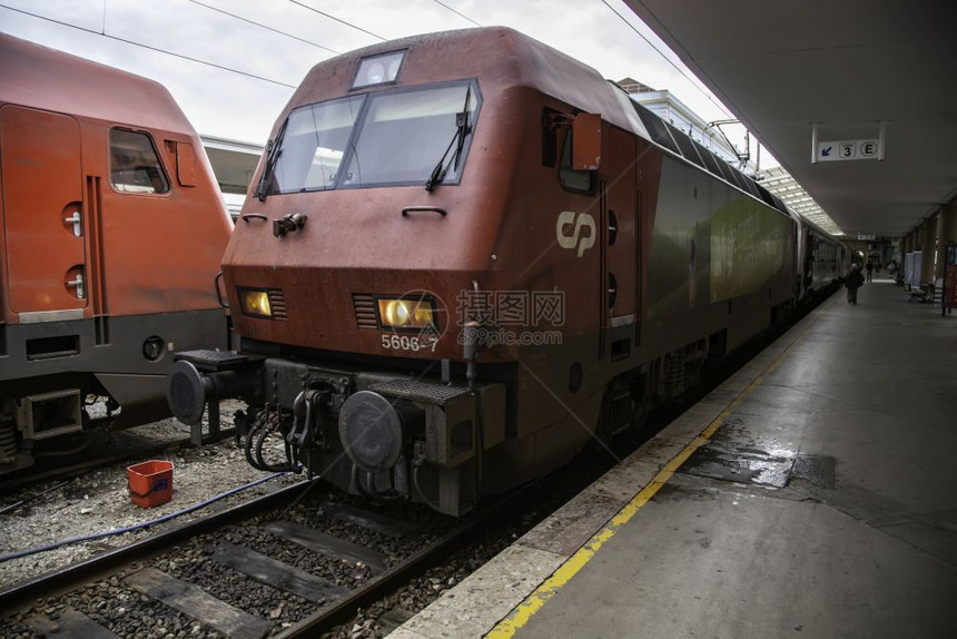 机车北2018年9月Bruges比利时布鲁日2018年9月看到在布鲁格火车站BruggeRailwayStrap的标志城市图片