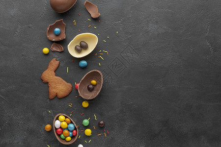 小兔子饼干季节质量美味的高清晰度照片顶端视图巧克力顶端片视巧克力顶面彩色蛋糖小兔子头饰饼干高品质照片背景
