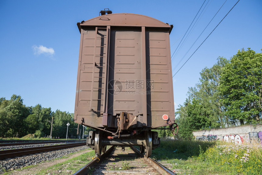 拉脱维亚里加市一辆货运马车正站在铁轨上Juy28019老的大屠杀常设图片