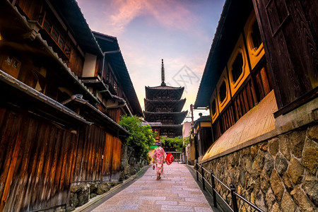 传统八坂东山在日本京都老城红伞横田的日本女孩图片