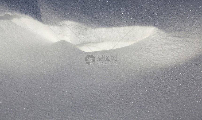 现象海浪在积雪和中深层的和中一张近身照片带浅深度的田地冬天图片