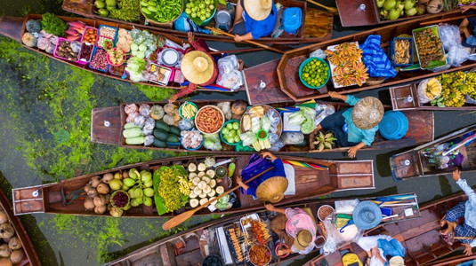 多彩漂浮水果热带叻丕府泰国著名的漂浮市场DamonoenSaduak浮动市场农民去销售有机产品水果蔬菜和泰国食乘船旅游者泰国拉查布里Ratc背景