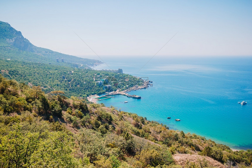 克里米亚黑海岸的美丽大自然包括黄冰湾海和蓝滑的美丽自然景象在克里米亚的黑海岸中岩石户外景图片