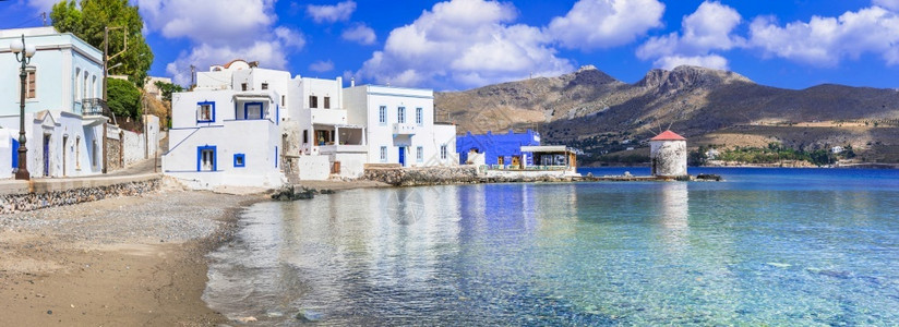 希腊普拉塔诺斯湾和村庄美观勒罗斯岛十二烷旅行地中海高清图片